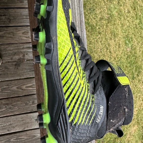 Football Athletic Cleats - Picture 3 of 3